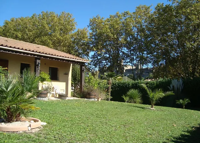 Chambres D'hotes Les Palmiers De La Cite Bed & Breakfast 4*