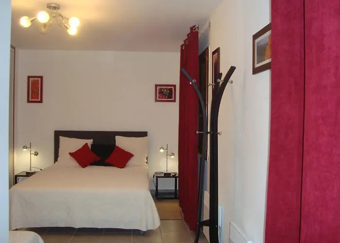 Bed & Breakfast Chambres D'hotes Les Palmiers De La Cite 4*