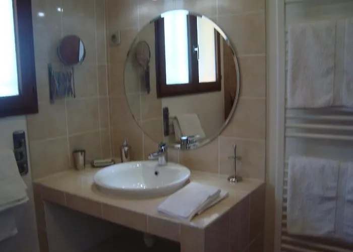 Chambres D'hotes Les Palmiers De La Cite Bed & Breakfast